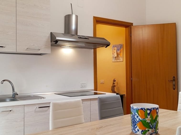 Cucina Suite in Piazza Roma a Milazzo - Immobilfin Srl