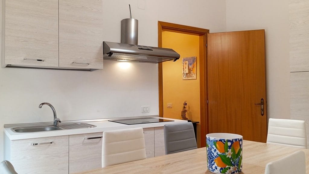 Cucina Suite in Piazza Roma a Milazzo - Immobilfin Srl