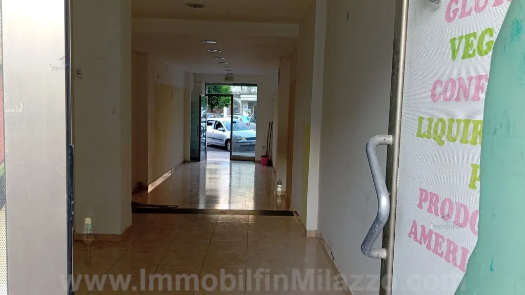 Locale Commerciale Via D. Piraino, 14, a Milazzo - Immobilfin Srl