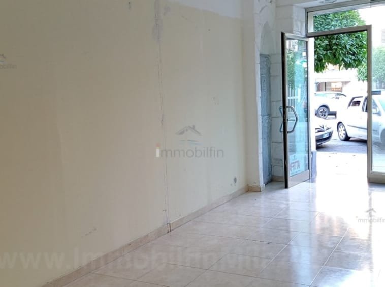 Locale Commerciale Via D. Piraino, 14, a Milazzo - Immobilfin Srl