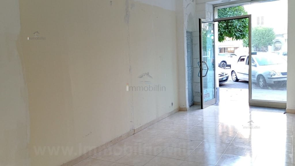 Locale Commerciale Via D. Piraino, 14, a Milazzo - Immobilfin Srl