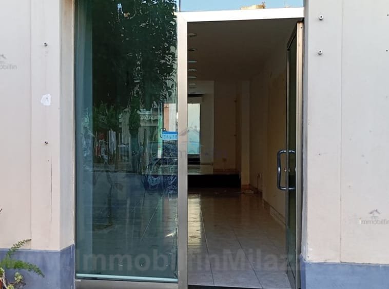 Locale Commerciale Via D. Piraino, 14, a Milazzo - Immobilfin Srl