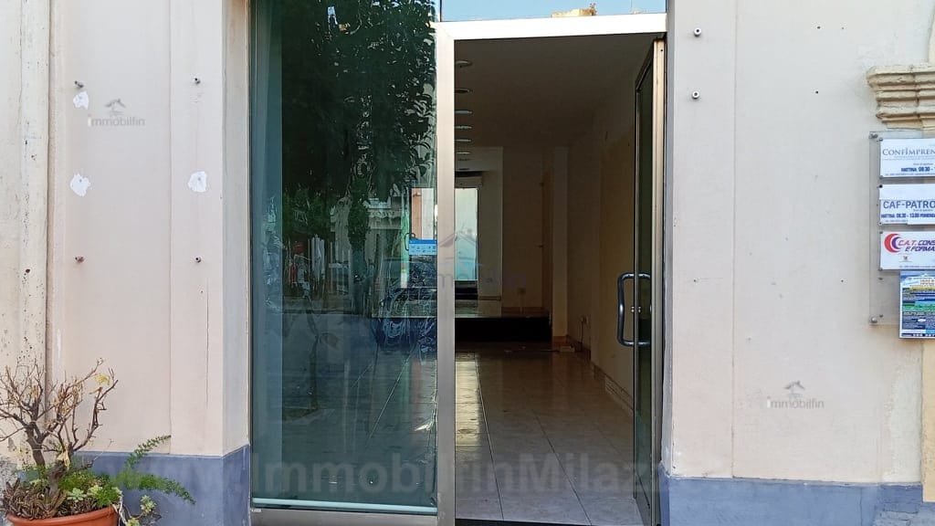 Locale Commerciale Via D. Piraino, 14, a Milazzo - Immobilfin Srl