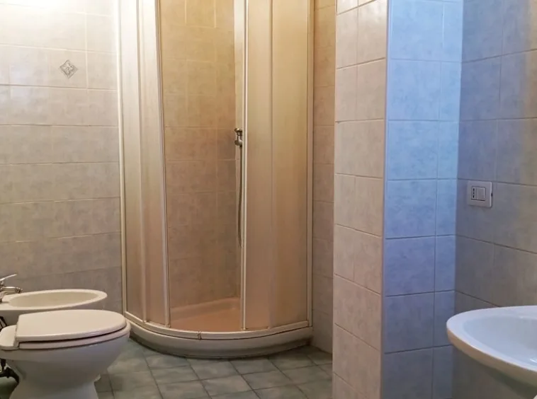Bagno Privato con Doccia Mini Appartamento Piazza Roma Milazzo - Immobilfin