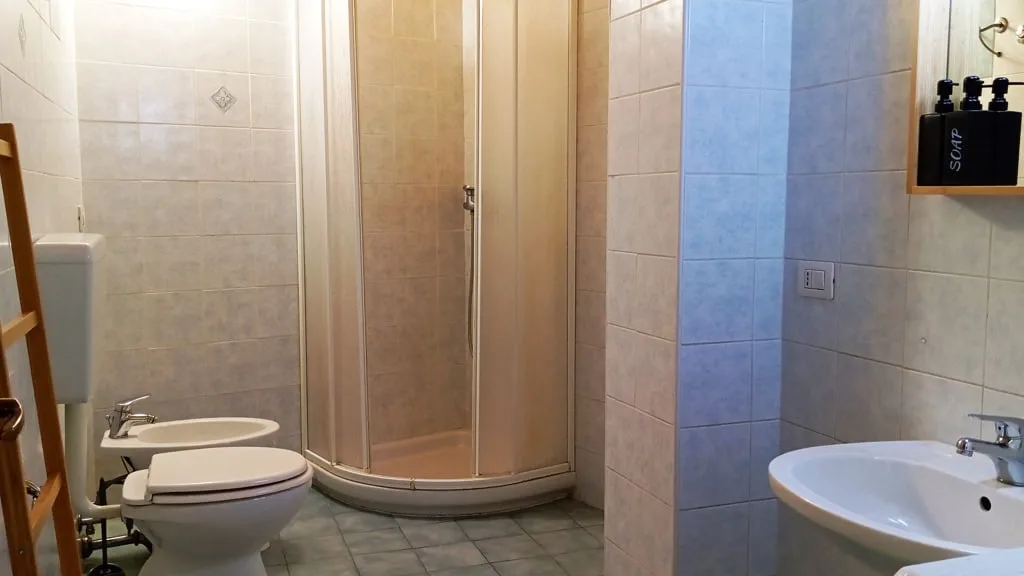 Bagno Privato con Doccia Mini Appartamento Piazza Roma Milazzo - Immobilfin