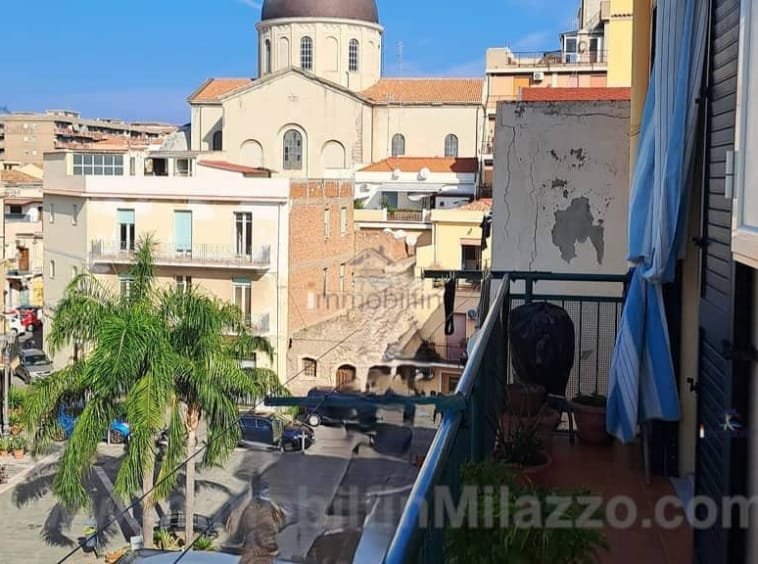Balcone su Piazza Perdichizzi - Appartamento Quadrilocale Via Cumbo Borgia, Milazzo (Me) - Immobilfin Milazzo