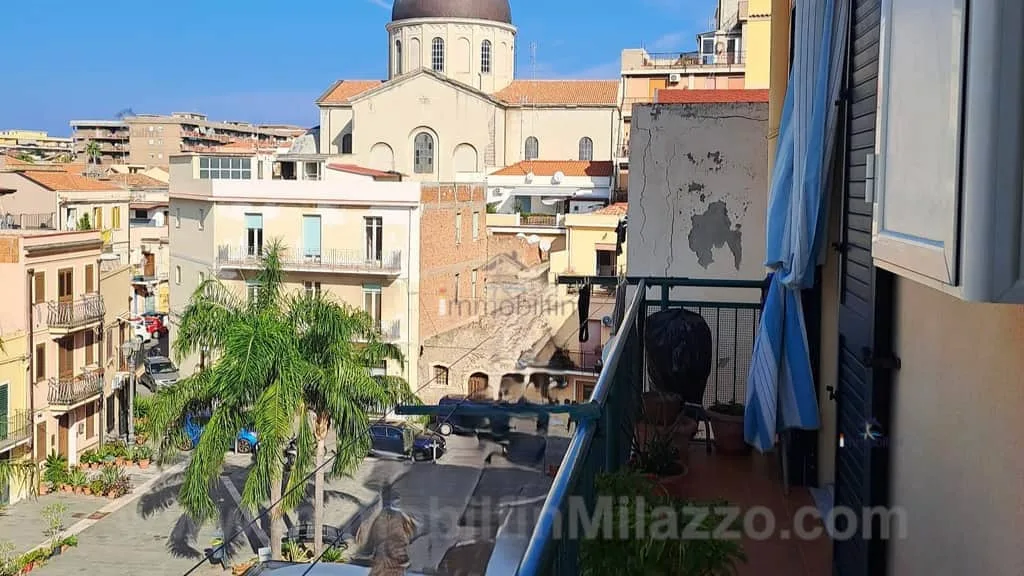 Balcone su Piazza Perdichizzi - Appartamento Quadrilocale Via Cumbo Borgia, Milazzo (Me) - Immobilfin Milazzo